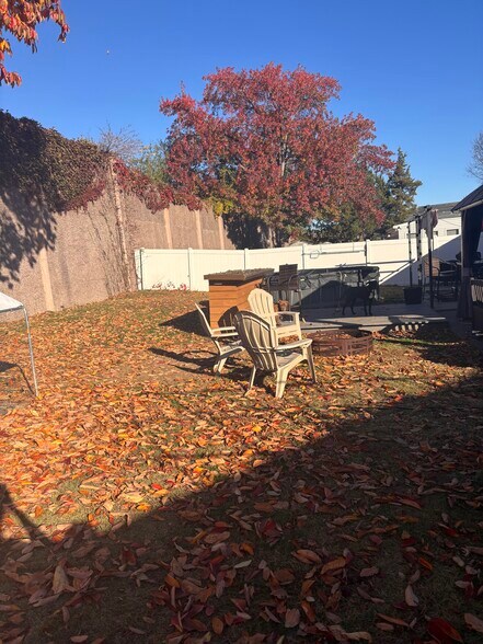 Building Photo - 466 Windsor Dr