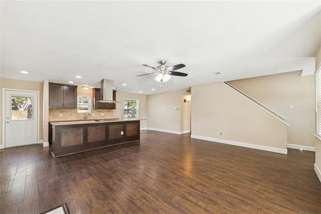 Building Photo - 732 Melrose Dr