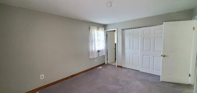 Building Photo - 3026 Round Hill Ct
