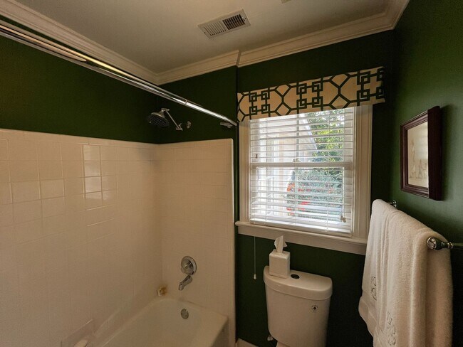 Building Photo - Incredible 5BD, 4.5BA House in Downtown Ra...