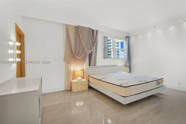Building Photo - 3001 S Ocean Dr