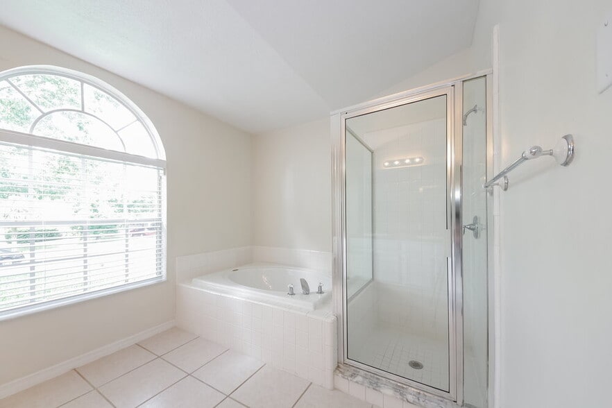 Building Photo - 2556 Coachbridge Ct