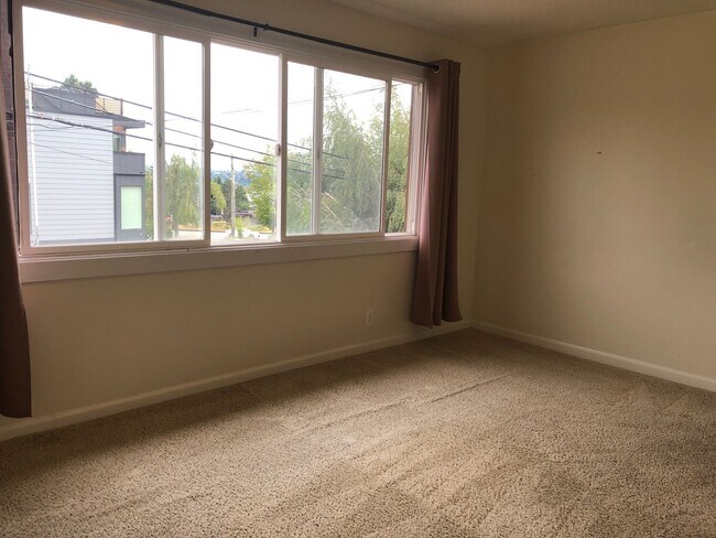 Building Photo - 406 NE 80th St