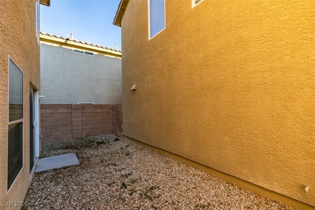 Building Photo - 11924 Lemon Balm St