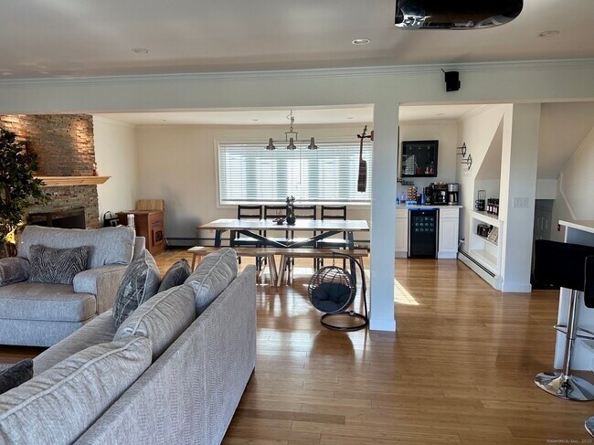 Building Photo - 72 Carson Ave