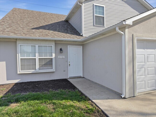 Building Photo - 2401 Northampton Dr