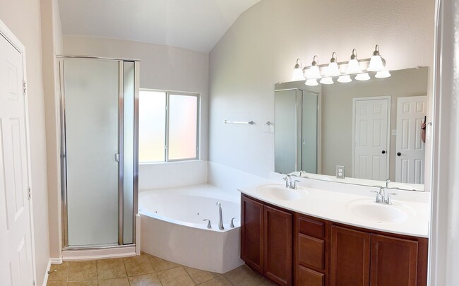 Building Photo - Available NOW!!!! Beautiful 1 story, 3 bedroom, 2.5 bath, 2 car garage home with a privacy fenced...