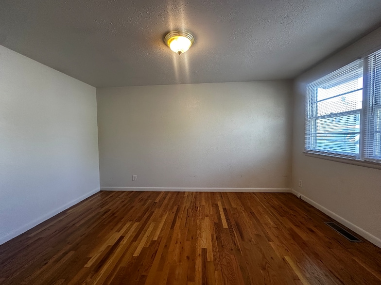 Building Photo - 324 S McKinley St