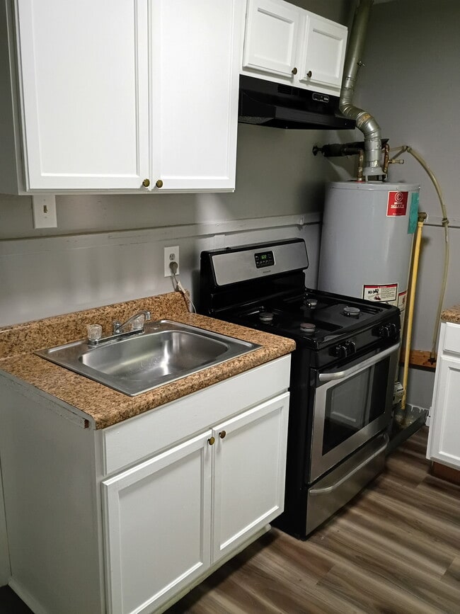 Building Photo - 464 Glankler St