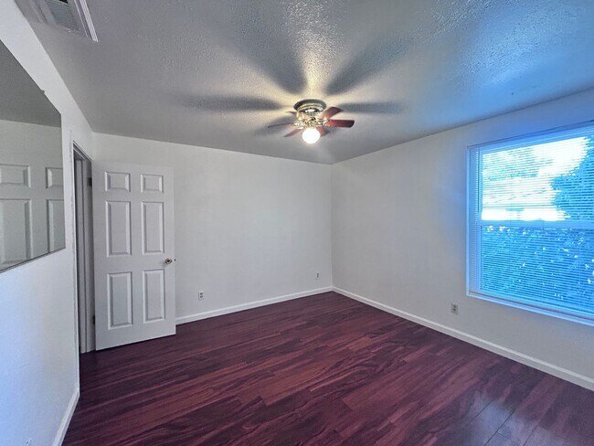 Building Photo - 441 Haggin Ave
