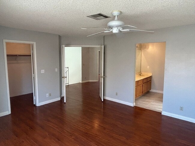 Building Photo - 3 Bedroom House with Pool