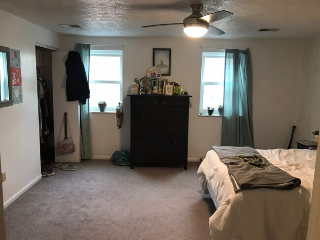 Building Photo - 2703 Jane St