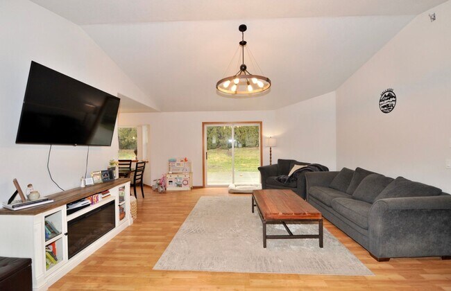 Building Photo - Hayden Rancher with RV parking