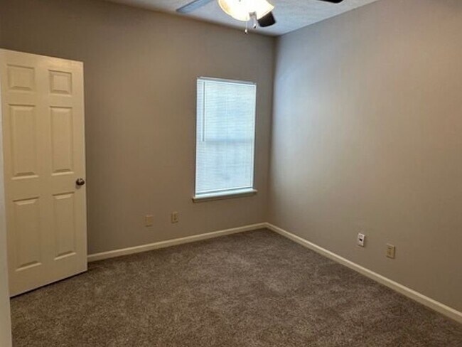 Building Photo - 1149 Parliament Way