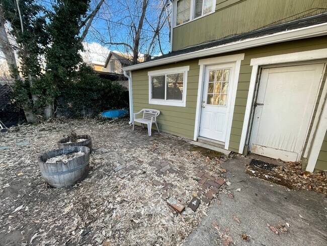 Building Photo - Pet Friendly 2 bedroom Apartment in SLC avenues