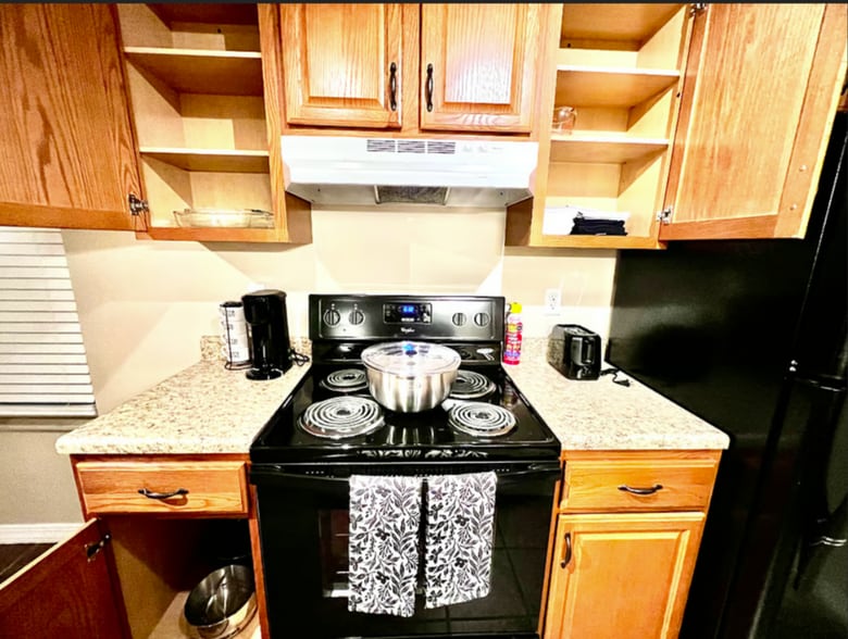 Stove - 4311 Frontenac Dr