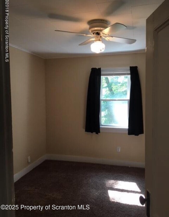 Building Photo - 410 Lane Hill Rd