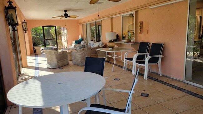 Building Photo - 638 S Owl Dr