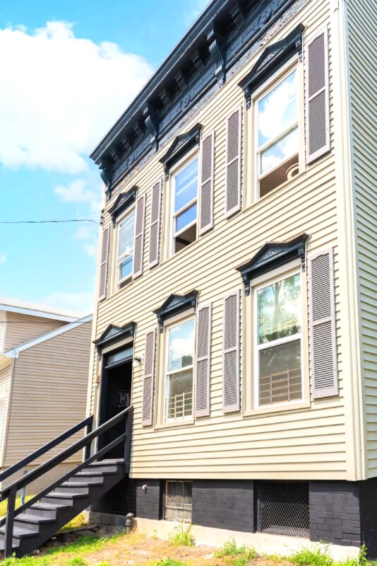 Primary Photo - 539 Hamilton St
