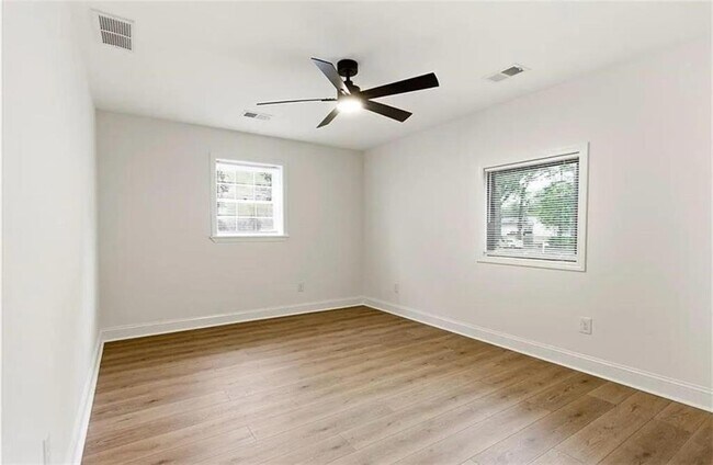 Building Photo - 10 Hawk Rd NW