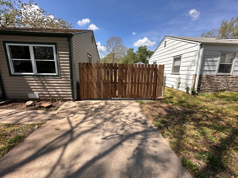 Building Photo - 345 Turkle Ave