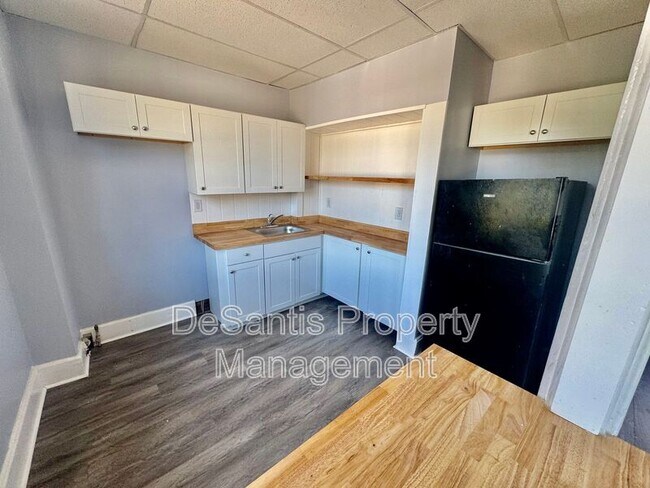 Building Photo - 1526 2nd Ave