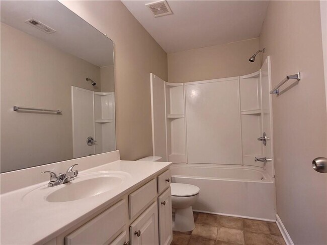 Building Photo - 6010 Stonebrook Ln