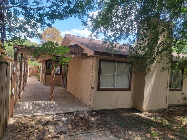 Building Photo - 21023 Western Valley Dr