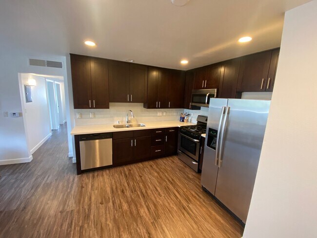 Building Photo - 12036 Culver Boulevard, Unit 4
