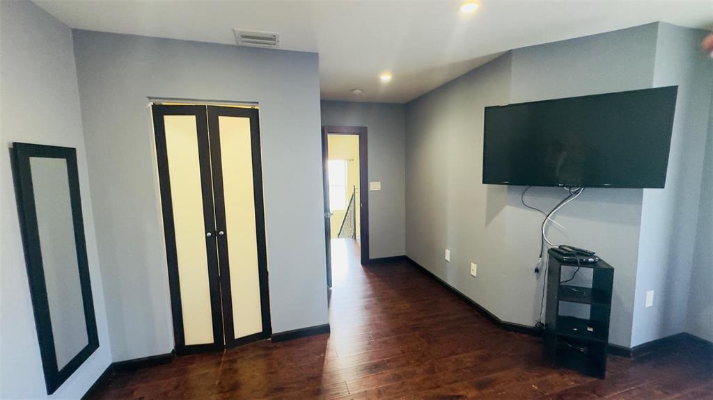 Building Photo - 1094 Redwood St