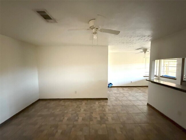 Building Photo - 7130 Kings Dr
