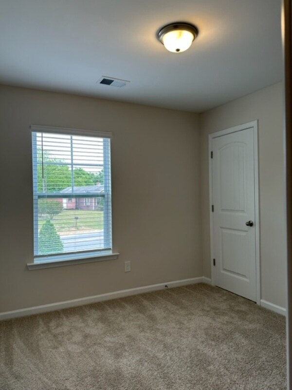 Building Photo - 208 Gum Swamp Trl