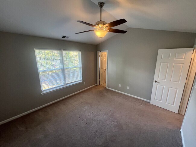 Building Photo - 5018 Huntclub Chase