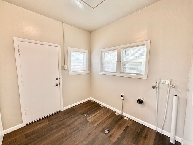 Building Photo - 1036 S Santa Fe Ave