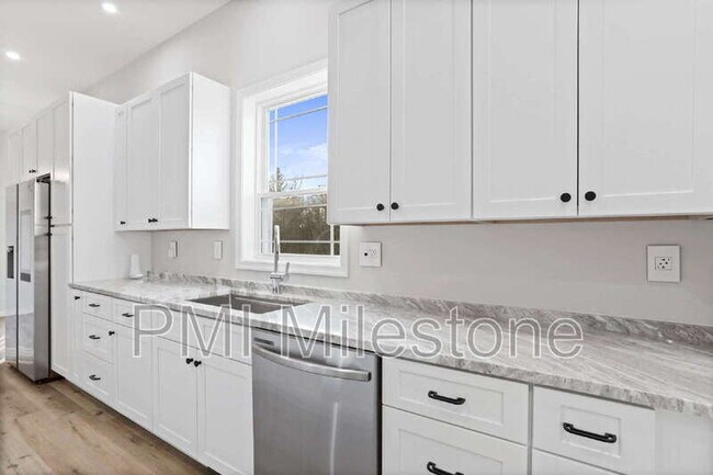 Building Photo - 530 N 3rd St