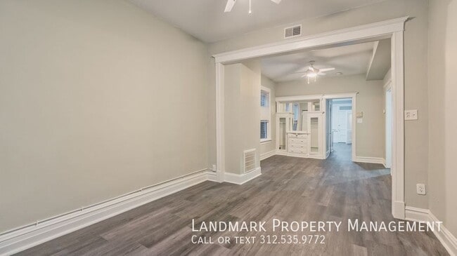 Building Photo - 2132 W Haddon-Unit 2