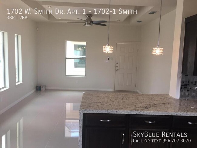 Building Photo - 1702 W Smith Dr