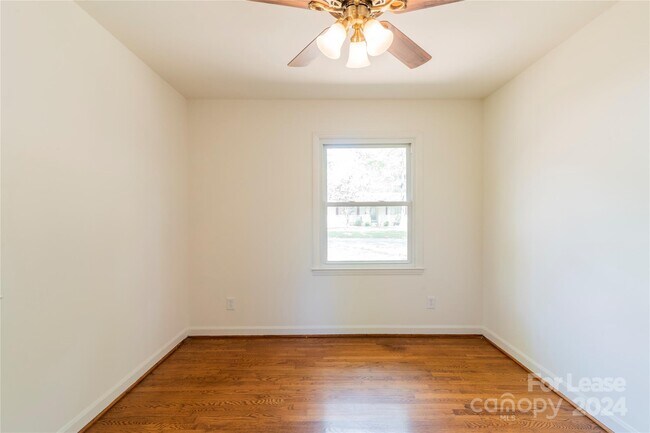 Building Photo - 5020 Coronado Dr