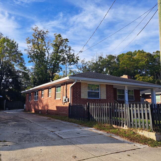 Building Photo - 1416 W 13th St