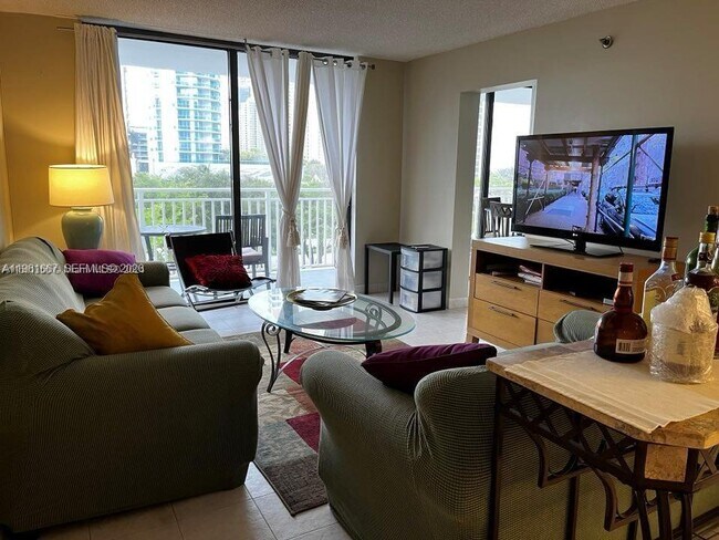 Building Photo - 210 174th St