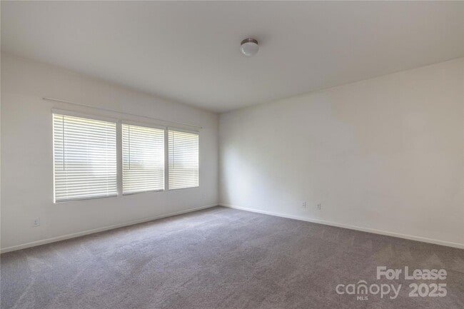 Building Photo - 710 Yorkshire Dr