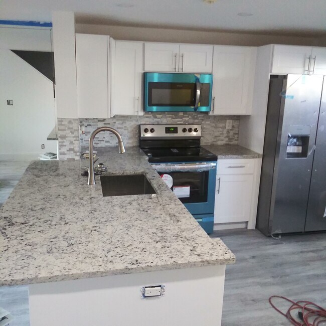 Kitchen brand new 2022 - 2811 NE 15th St