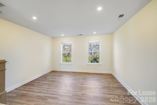 Building Photo - 334 Simeon Dr