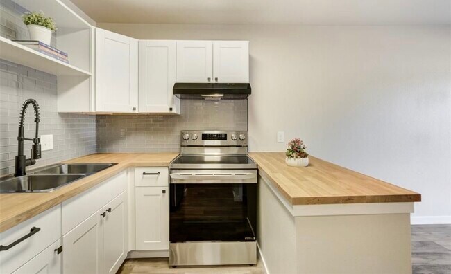 Building Photo - 2430 Palmer Park Blvd