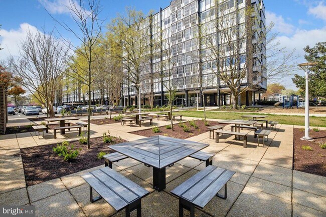 Building Photo - 1301 Delaware Ave SW