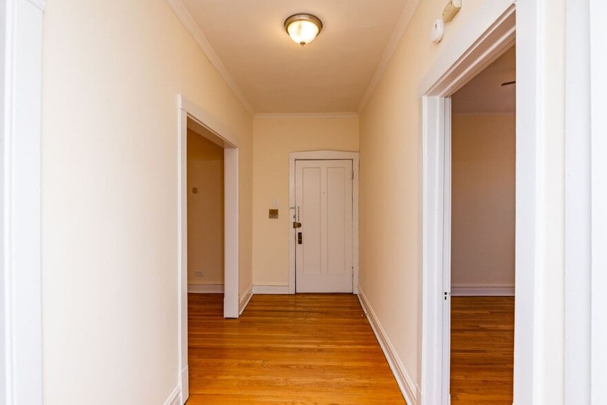 Building Photo - 2480 N Lincoln Ave