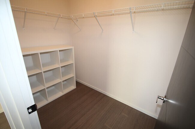 Building Photo - LUXURY BALLARD TOWNHOME W HIGH END FINISHE...