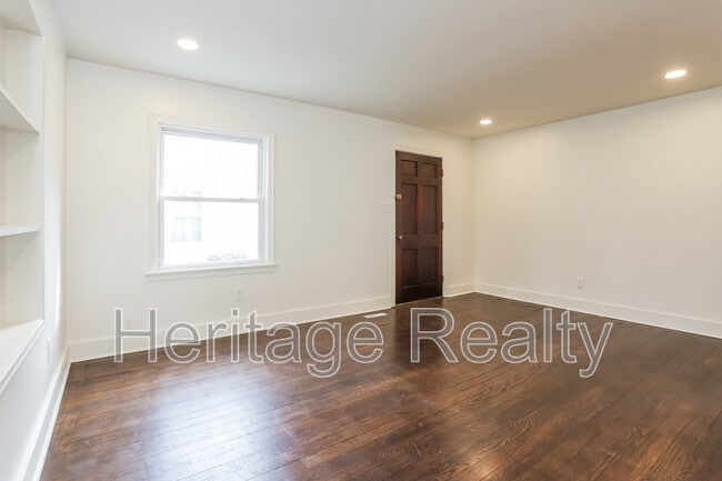 Building Photo - 921 Shamrock Ave