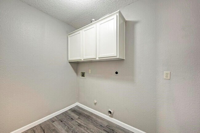 Building Photo - 9113 Edwardson Ln
