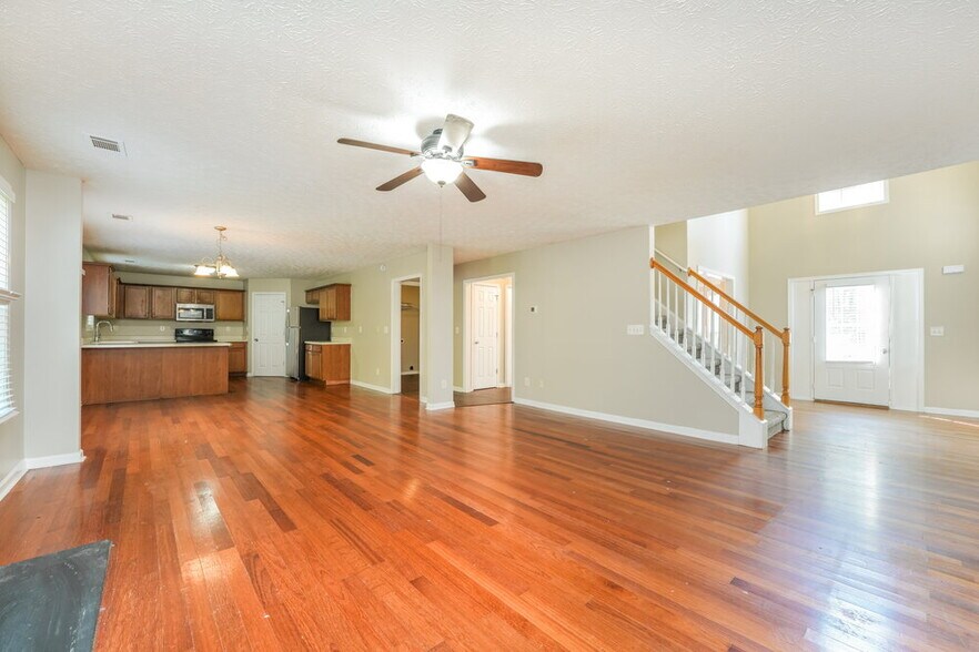 Building Photo - 1035 Paper Creek Dr SE